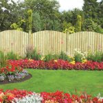 adorable nice cool decoration-beautiful-soft-cream-wood-fence-decorations-with-red-and-yellow-flowers-with-green-grass-cool-outdoor-fence-decorations-design-ideas-various-fence-designs