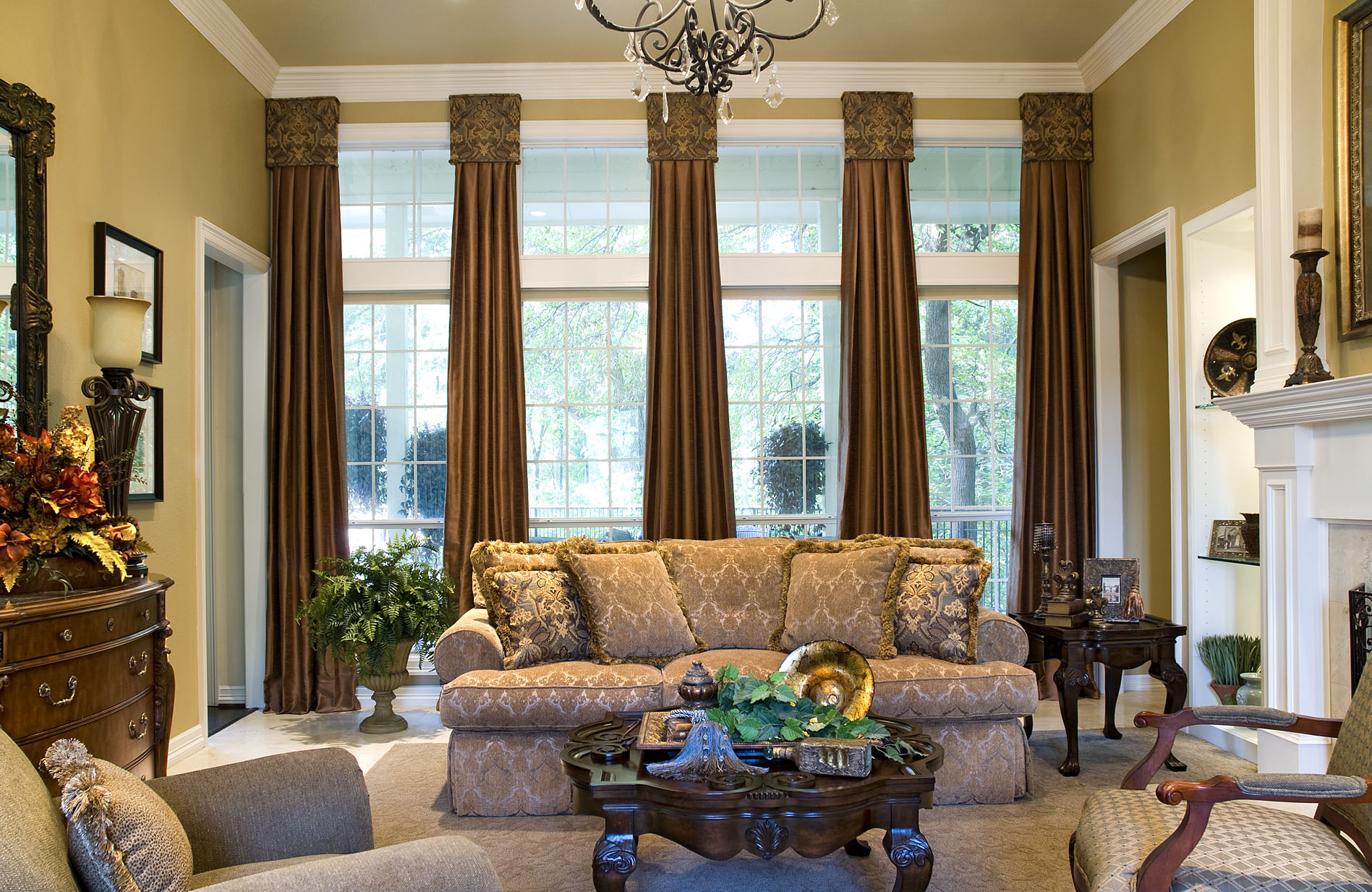 How to Choose the Right Window Treatments for Wide Windows