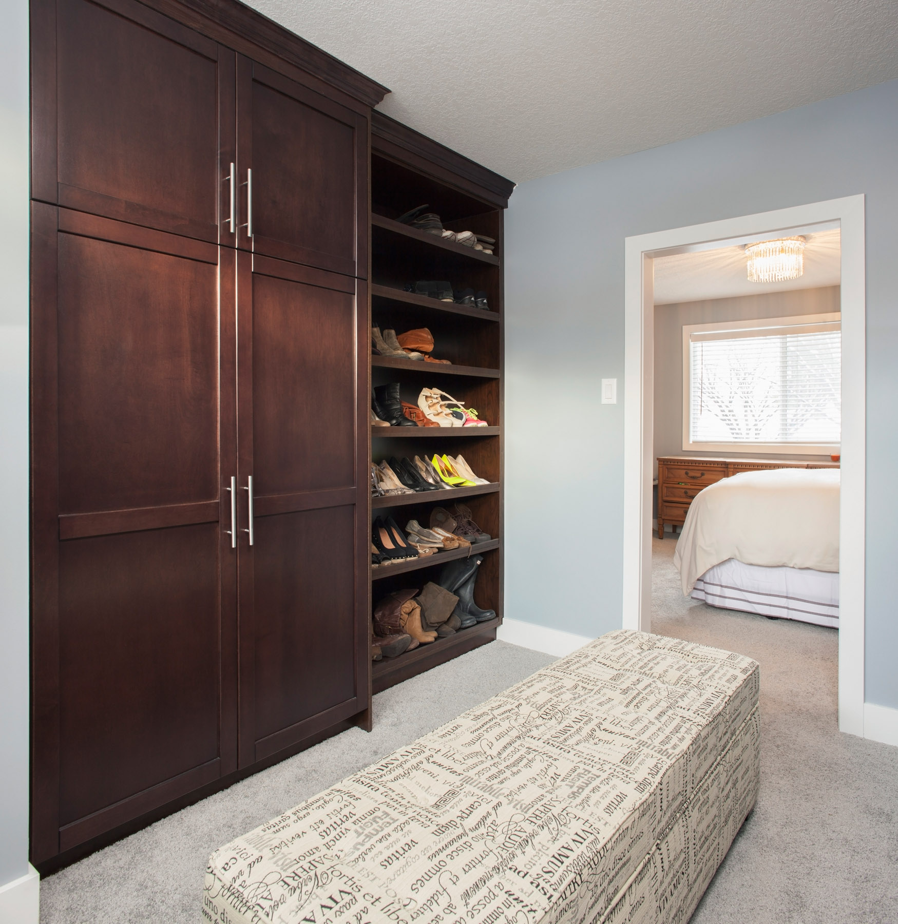 The Best Way of Decorating Master Bedroom with Walk in Closet – HomesFeed