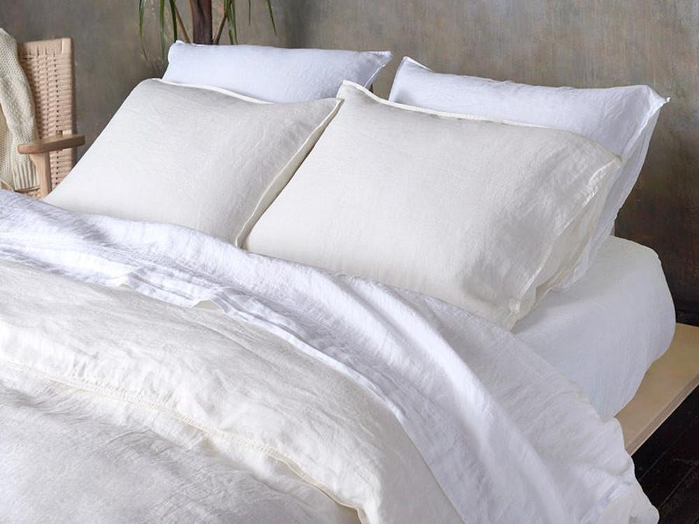 crisp white bed linen idea