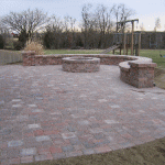 simple-traditional-classic-cool-patio-with-fire-pit-with-small-patio-pit-made-of-brick-with-simple-tile-flooring-design-with-small-wall