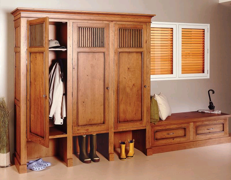 multifunctional mudroom storage units with lockers and shoes storage underneath plus wooden bench with drawers underneath plus twig vase and windows with blinds