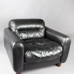 Glossy comfy leather lounge chair in big size
